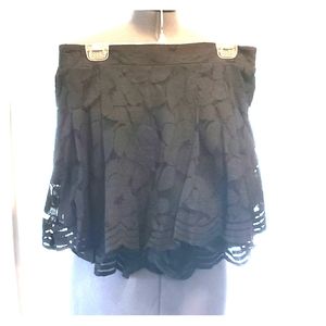 TORRID LACE SHORT